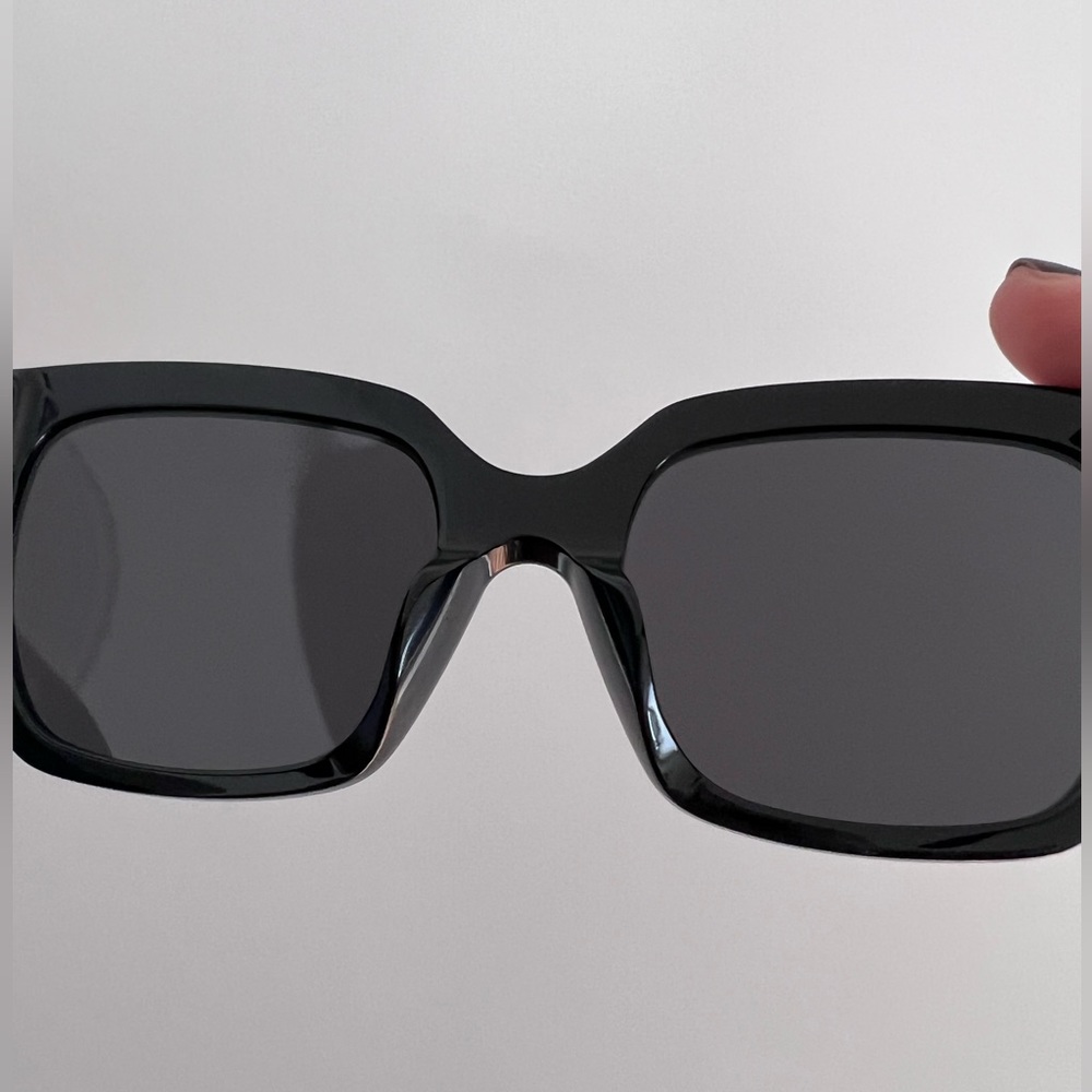 NEW-  AUTHENTIC 2023 CELINE sunglasses with box, dust bag and case. - Picture 9 of 13